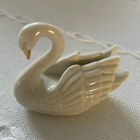 Lenox Cream and Gold Swan Ceramic Figurine - Picture 6 of 7